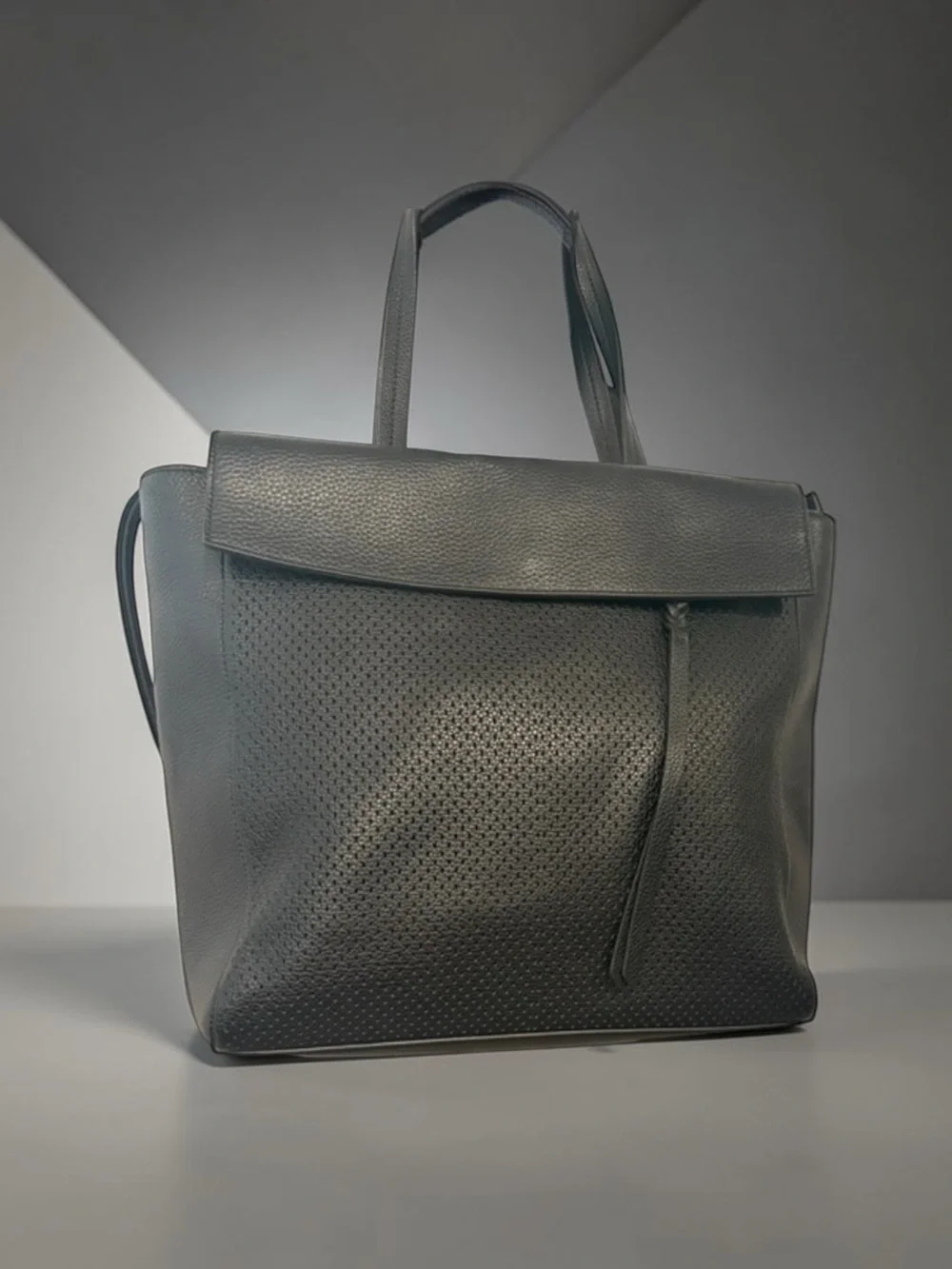 Dolce Vita Simone laptop tote